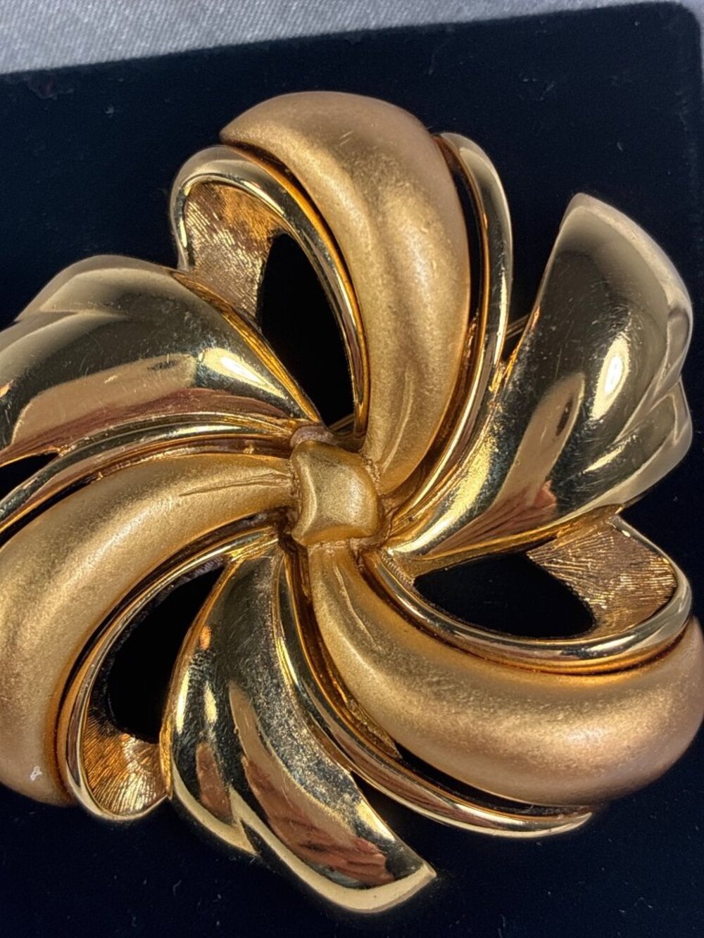 Vintage Monet Gold Tone Ribbon Brooch Large Two Finish Statement Pin - Picture 2 of 9